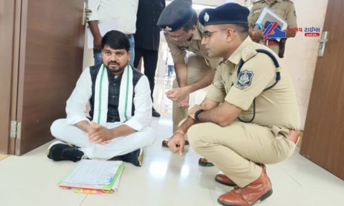 This person from the party would have sanctioned the money of the developing taluka for useless projects. Dediyapada MLA Chaitar Vasava sat on strike in front of the Collector's chamber.