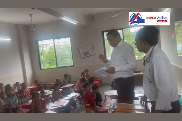 Even after three months in the school launched by Education Minister Praful Panseria, children are forced to study without textbooks: 'AAP' corporator Mahesh Anaghan