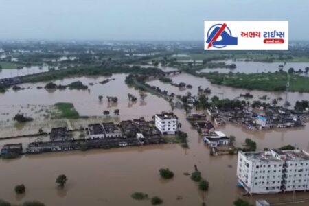 Serious flood situation in Surat, normal life disrupted